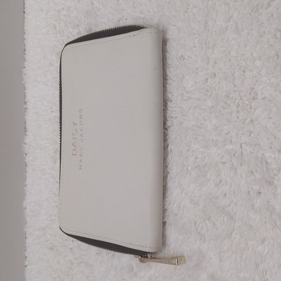 Daisy Marc Jacobs Pouch White Ivory Wallet Clutch - Picture 2 of 11